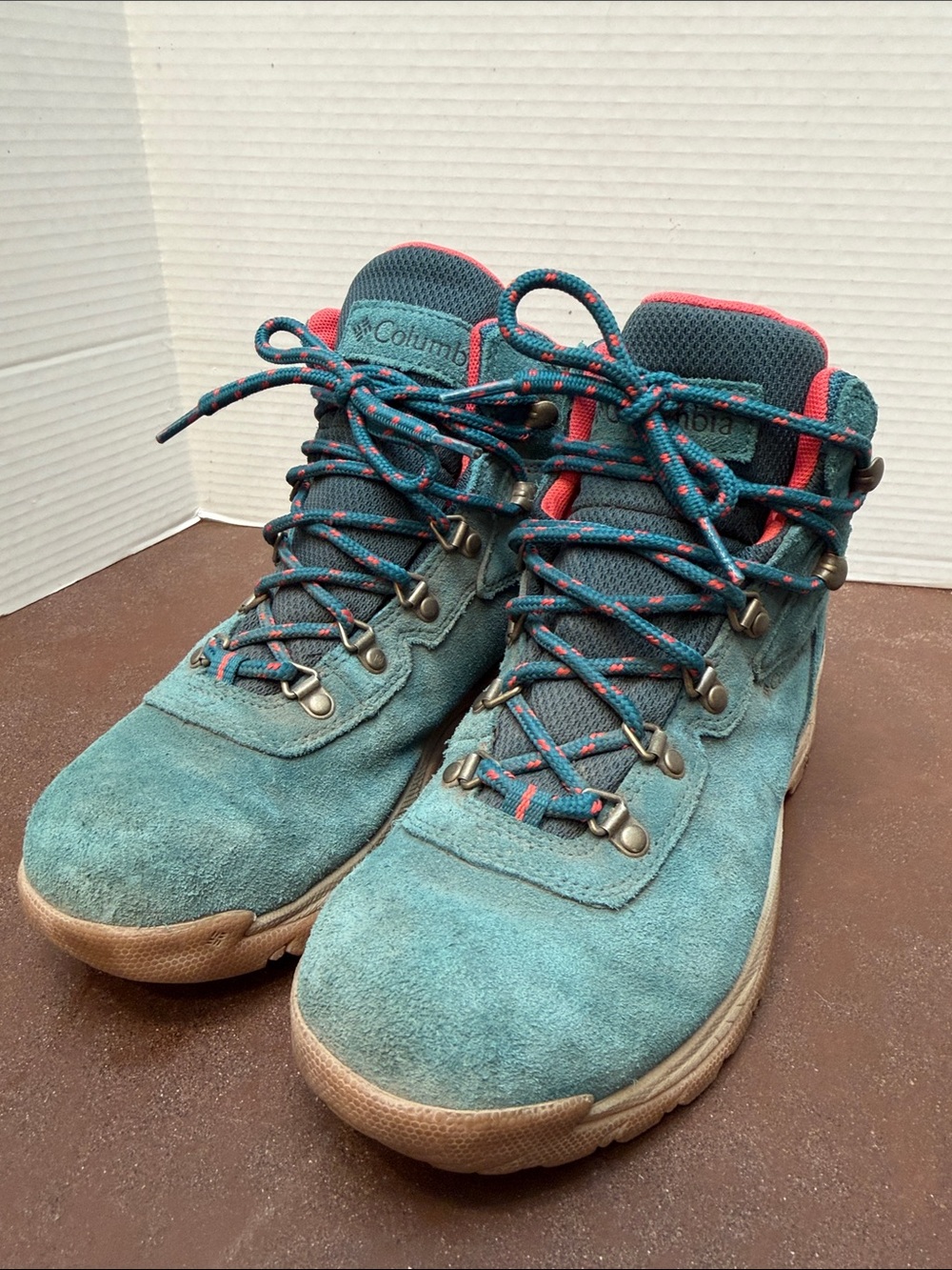 Columbia Waterproof suede Hiking boot, women’s 9.5